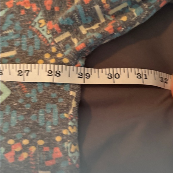 🌟 LULAROE: Multicolor Geometric Tunic Top/High Low- Size L  EUC - Picture 7 of 9